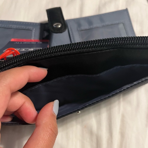 Multifunctional Travel Wallet E.T.A. - Picture 8 of 10